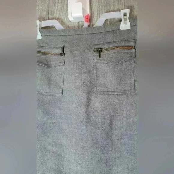 J. CREW grey lines knee length  skirt  size 2 100% polyester. - Picture 2 of 5